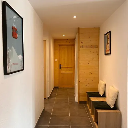 With Balcony And Mountain Views * Briancon (Hautes-Alpes)