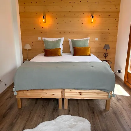 With Balcony And Mountain Views * Briancon (Hautes-Alpes)
